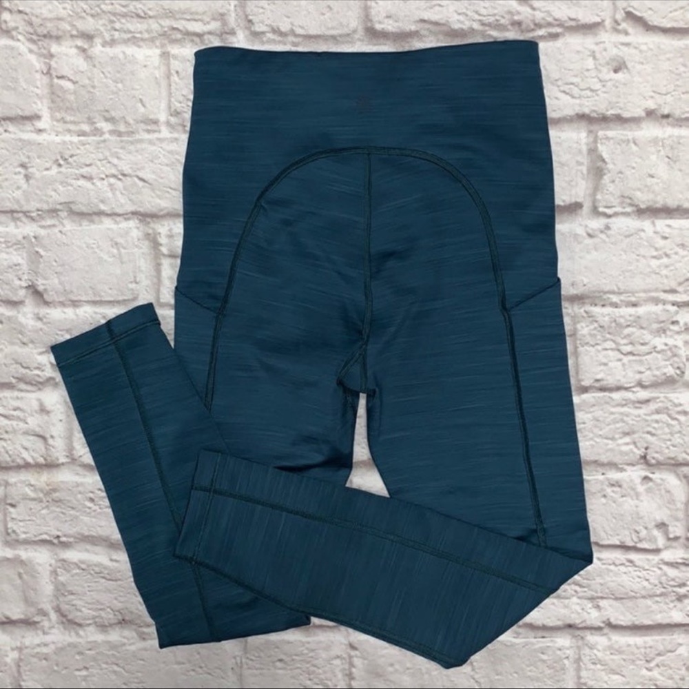 XS Athleta Ultimate stash pocket 7/8 tight